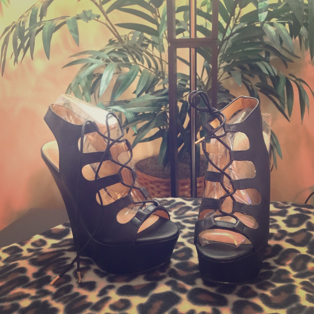 Never worn fashionable wedges!!